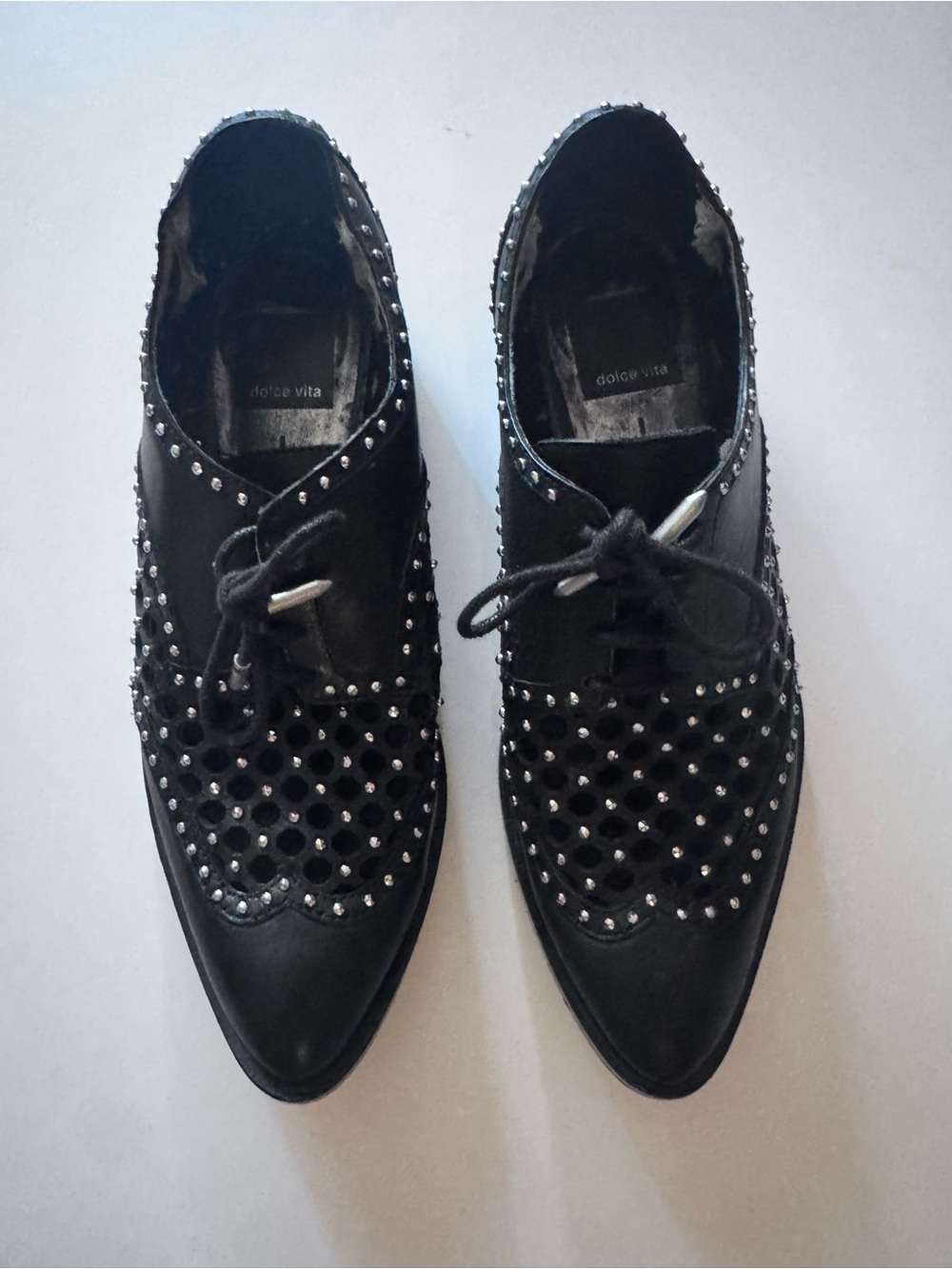Dolce Vita Studded Black Lace-Up Wingtip Shoes in Size 6 in Fair Condition - Picture 2 of 10